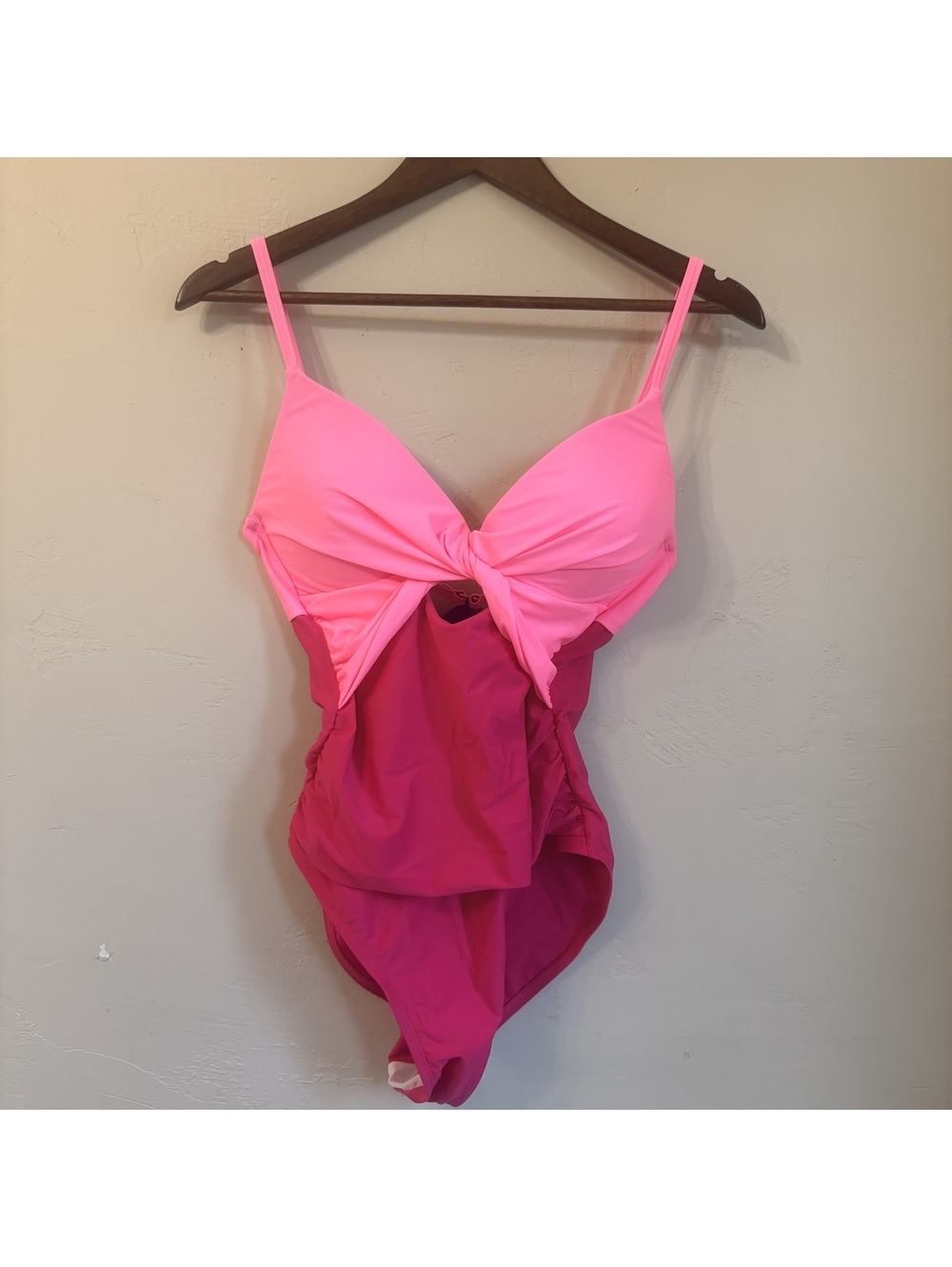 Hilor Women's Pink & Fuchsia Color-Block Twist-Front One-Piece Swimsuit - Size 6